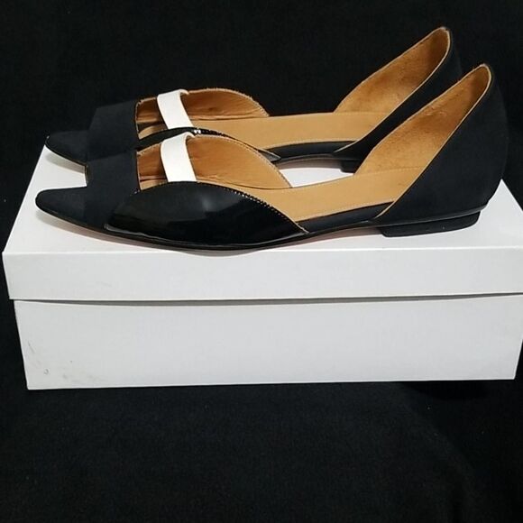 Black and White Peep-toe Flats with Box - Picture 3 of 7